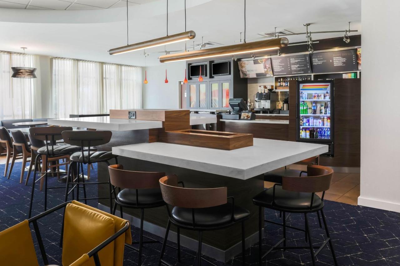 Hotel Courtyard Airport 3*