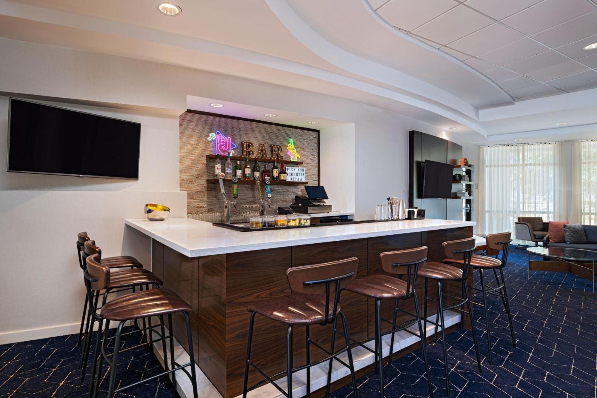 Courtyard Airport Hotel Austin