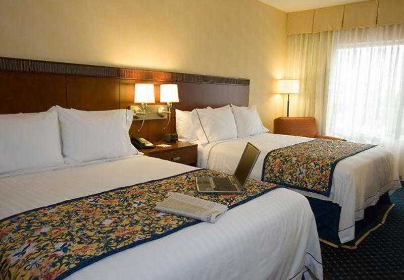 Courtyard Airport Hotel