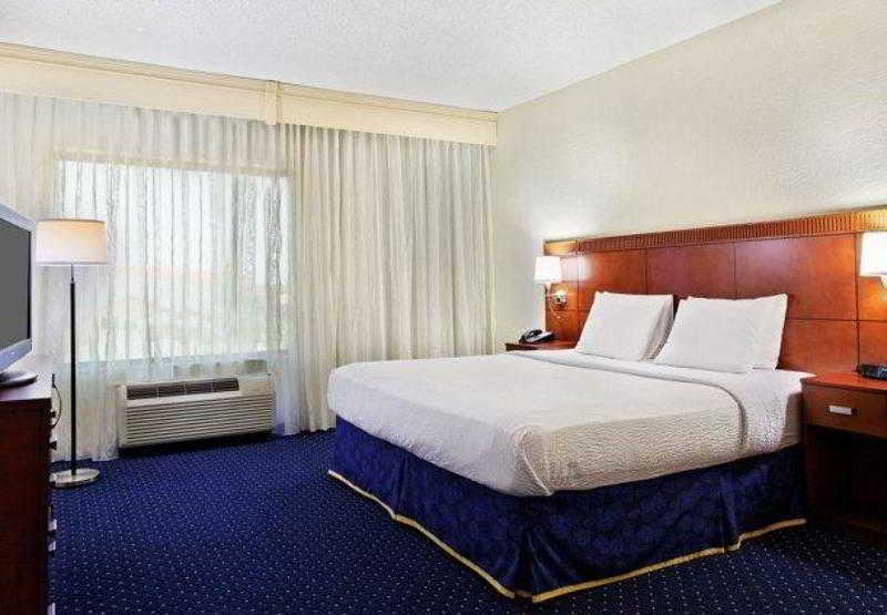 Courtyard Airport 3* Austin