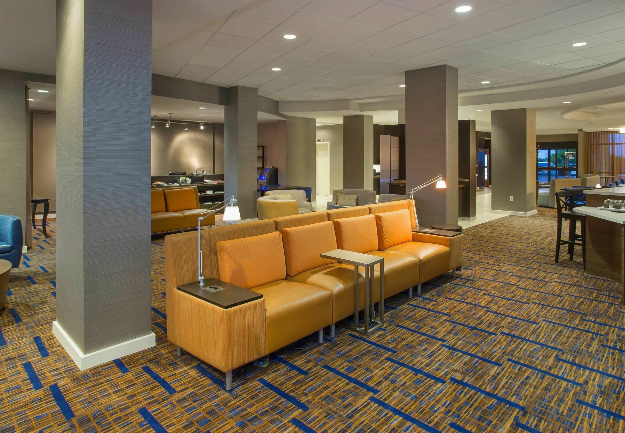 Courtyard Airport Hotel Austin